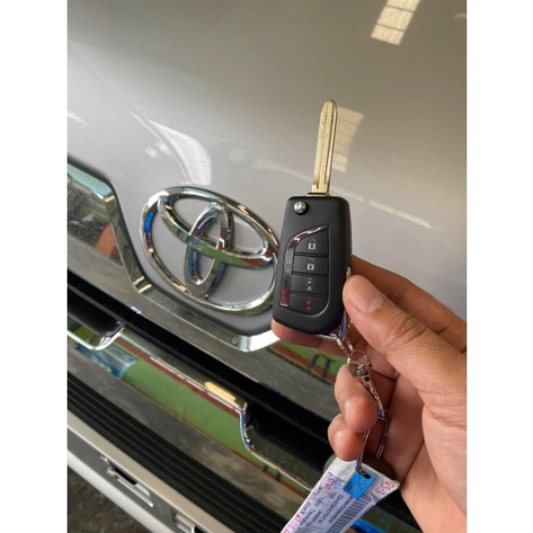 Toyota Hice Cửa lùa Âm giấu kín có ổ Hít Nhật Bản