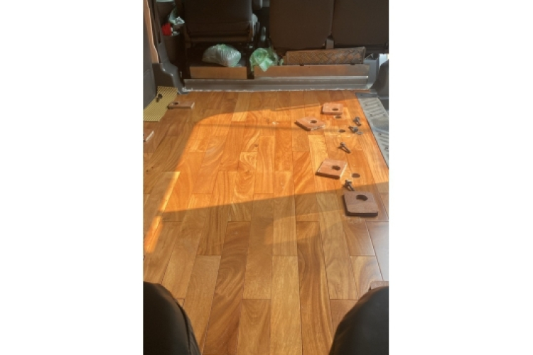 Sàn gỗ tự nhiên cho xe ô tô